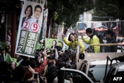 Democratic Progressive Party (DPP) presidential candidate Tsai Ing-wen (C) waves to supporters as she campaigns in New Taipei City on Jan. 13, 2016.