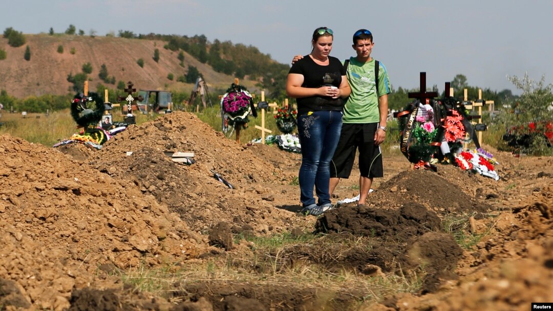 Kuburan warga sipil yang tewas akibat pertempuran di Donetsk, Ukraina timur (foto: dok). 