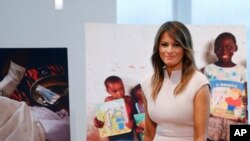 Ibu negara AS, Melania Trump meninggalkan podium seusai menyampaikan sambutan di kantor misi Amerika Serikat untuk PBB, New York, 26 September 2018. (Foto: dok).