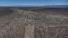 Pemandangan dari drone menunjukkan geoglif kuno 'El Gigante de Tarapacá' di lereng bukit 'Unita' dekat Kota Huara, di Gurun Atacama, Iquique, Chile, 28 Oktober 2024. (Foto: Ivan Alvarado/REUTERS)