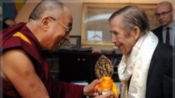 هاول در ۱۹ آذر ماه ۱۳۹۰ در پراگ با دالایی لاما