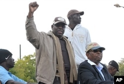 Le candidat Macky Sall (2e à gauche) dans une manifestation anti-Wade, le 31 janvier 2012