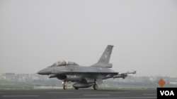 台空軍的美製F-16戰機（美國之音申華拍攝）