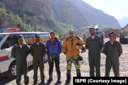 Two rescued British mountaineers with Pakistan army pilots