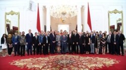 Presiden Joko Widodo berphoto bersama dengan Delegasi European Union (EU)-ASEAN Bussines Council di Istana Merdeka, Jakarta, 28 November 2019. (Foto: Biro Setpres)