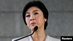 Thủ tướng Thái Lan Yingluck Shinawatra trong một cuộc họp báo tại Câu lạc bộ Quân đội tại Bangkok.