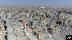 Une image réalisée à partir d'un drone montre des bâtiments endommagés à Raqqa, en Syrie, le 19 octobre 2017.