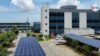 Algunas empresas en Managua, Nicaragua, han optado por utilizar paneles solares frente a los altos costos de la energía en el país. [Foto: Donaldo Hernandez, VOA]
