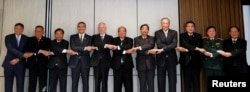 U.S. Secretary of Defense James Mattis (5th L) poses for a picture with ASEAN defence leaders after a meeting on the sidelines of the 16th IISS Shangri-La Dialogue in Singapore, June 4, 2017.