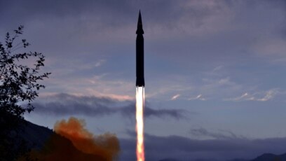 Hình ảnh phóng tên lửa siêu thanh do Triều Tiên đăng tải hôm 29/9/2021.