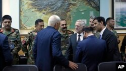 美國國防部長馬蒂斯抵達阿富汗，進行未經事先宣佈的訪問，與該國政治和軍隊領導人商討阿富汗的安全局勢。