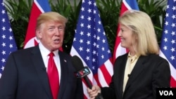 La corresponsal especial de VOA, Greta Van Susteren entrevista al presidente Donald Trump en Singapur, el 12 de agosto del 2018.