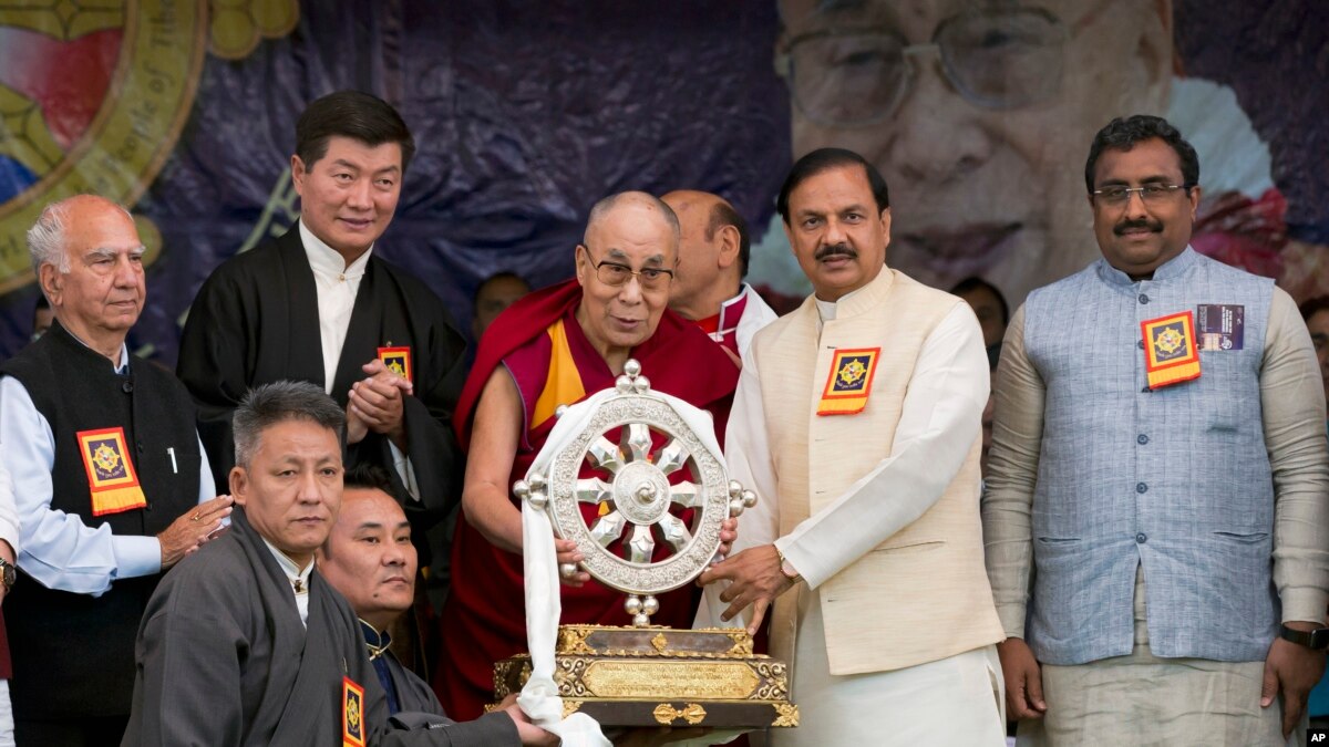 Warga Tibet Peringati 60 Tahun Pengasingan Dalai Lama di India