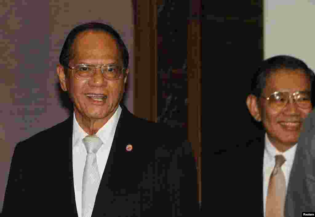 Panthep Klanarongran (left), president of the National Anti-Corruption Commission (NACC), and a member of the commission, Vicha Mahakhun, attend a news conference at the NACC office in Nonthaburi province, on the outskirts of Bangkok, May 8, 2014.