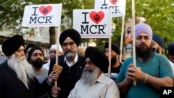 Members of the Manchester Sikh Community attend a vigil in Albert Square, Manchester, England, May 23, 2017, the day after the suicide attack at an Ariana Grande concert that left 22 people dead as it ended on Monday night.