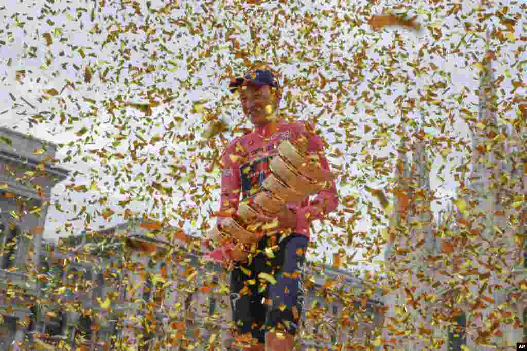 Britain&#39;s Tao Geoghegan Hart holds the trophy after winning the Giro d&#39;Italia cycling race, in Milan, Italy.