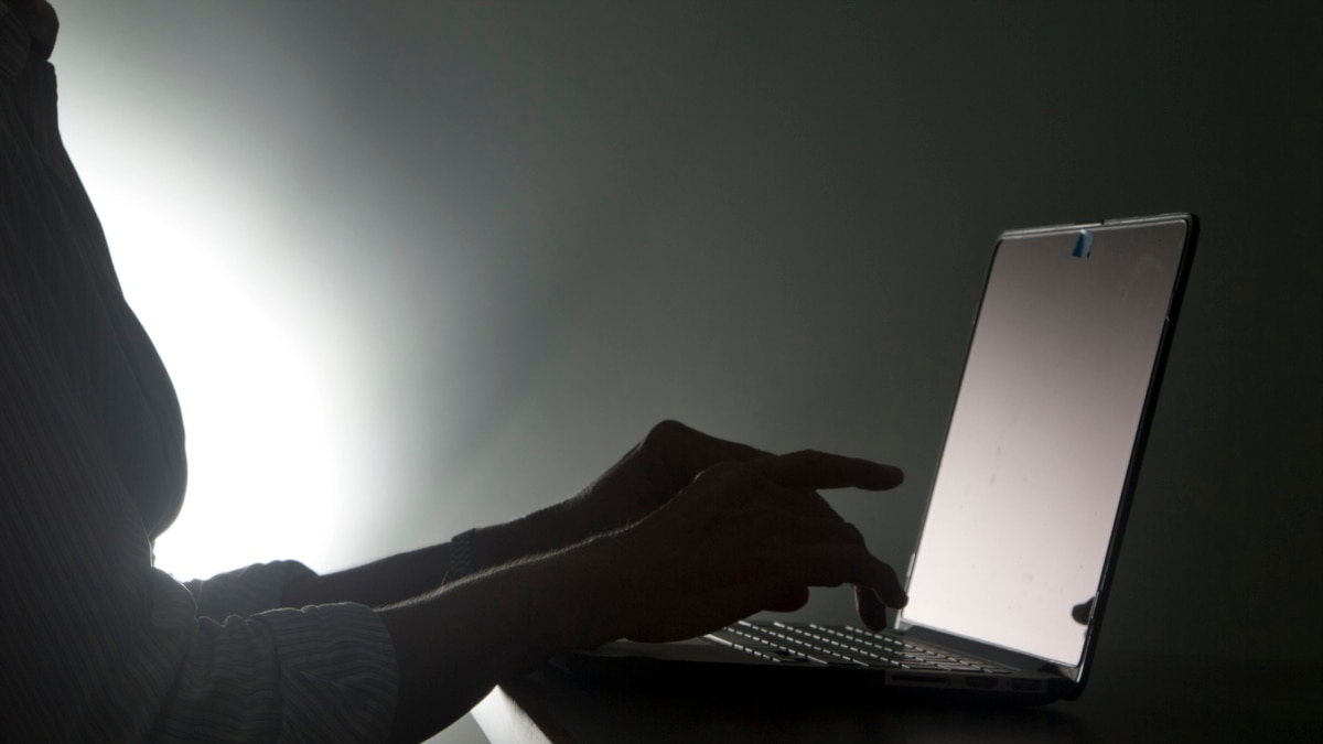 دختران نوجوان به گونۀ بی‌پیشینه قربانی سکس در فضای آنلاین اند – گزارش