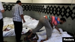 親人認領衝突中被打死死者的遺體