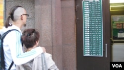 莫斯科街頭越來越多的換匯點可兌換人民幣。這 （美國之音白樺拍攝）