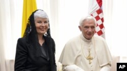 Croatian Prime Minister Jadranka Kosor, left, meets with Pope Benedict XVI in Zagreb, Croatia, June 4, 2011