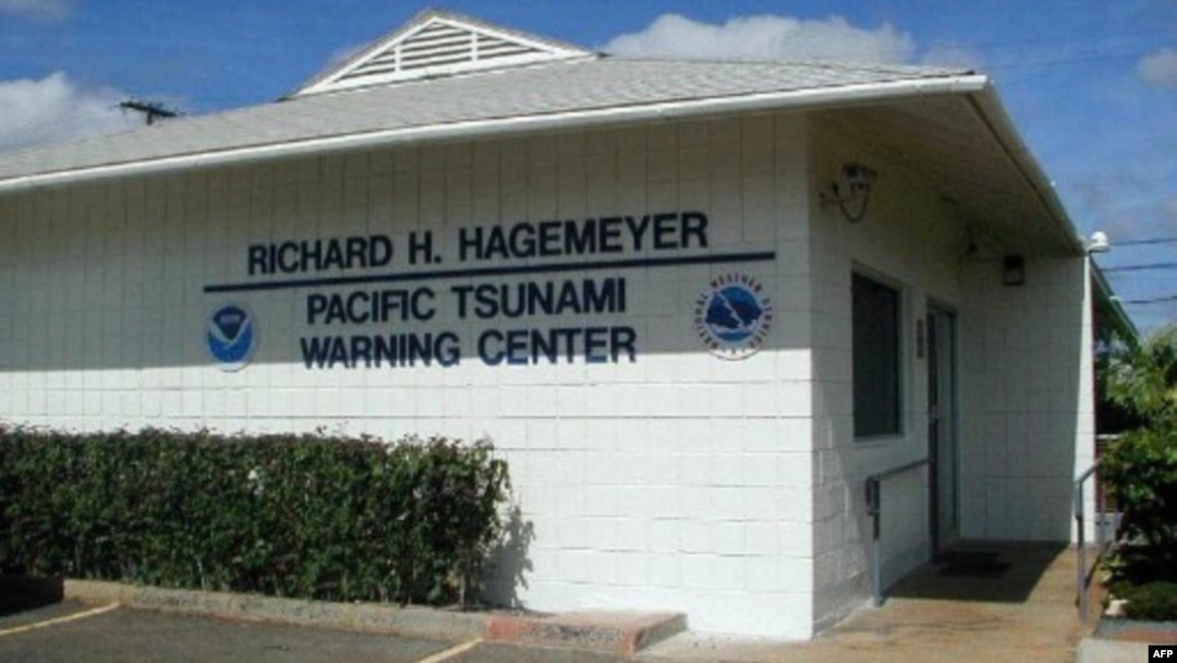 Kantor Tsunami Warning Center di Hawaii selalu waspada dengan gelombang pasang di sana (foto: dok).