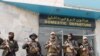 ورود پیکارجویان به فرودگاه کابل؛ طالبان خروج نیروهای آمریکایی از افغانستان را جشن گرفت