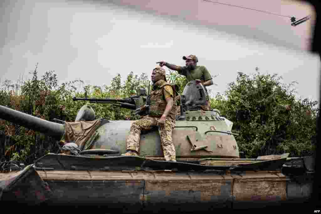 Soldiers of the Armed forces of the Democratic republic of Congo (FARDC) advance towards Sake, 25km north west of Goma, Jan. 23, 2025. The Congolese army is fighting to halt the advance of the M23 towards Goma, a city in the east of the Democratic Republic of Congo.&nbsp;