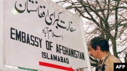 Kedutaan Besar Afghanistan di Islamabad, Pakistan, 13 Februari 2002. (Foto: Saeed Khan/AFP/arsip)