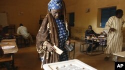 Vote à Niamey, au Niger, le dimanche 21 février 2016.