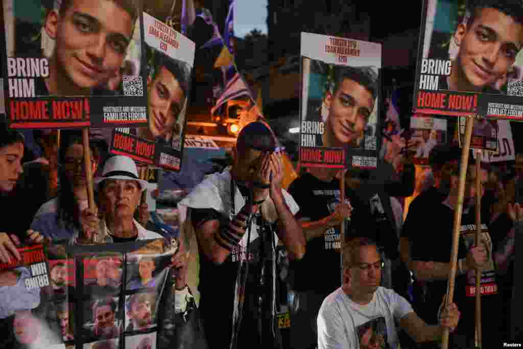 Protesters march towards Israeli Prime Minister Benjamin Netanyahu&#39;s private residence to mark one year since the deadly October 7 attack by Hamas, in Jerusalem.