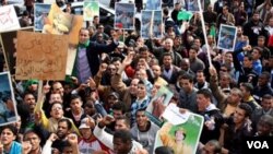 Opositores a líder Moammar Gadhafi convocaron a protestas a nivel nacional inspiradas en los levantamientos en otros estados árabes.