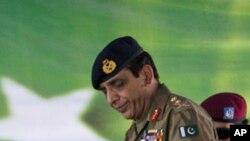 Pakistani Army Chief Ashfaq Parvez Kayani attends an inaugural ceremony of a technical training center in Gwadar, Balochistan Province, April 18, 2011.