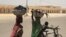 Des femmes à Bol, au Tchad, le 1er avril 2016. (VOA/ Bagassi Koura)