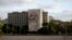 El Ministro del Interior (MININT) de Cuba, Julio C. Gandarilla, ha sido llevado a la lista de personas que no pueden entrar a Estados Unidos. Al fondo el edificio del MININT en La Habana.