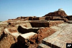 سایت باستانی موهنجو دارو، یکی از میراث جهانی یونسکو، پس از بارندگی شدید در منطقه لارکانا، سند، پاکستان - ۶ سپتامبر ۲۰۲۲ (۱۵ شهریور ۱۴۰۱)