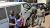 Des hommes arrêtés en lien avec la crise anglophone au Cameroun, devant le tribunal militaire de Yaoundé (Cameroun), le 14 décembre 2018. 