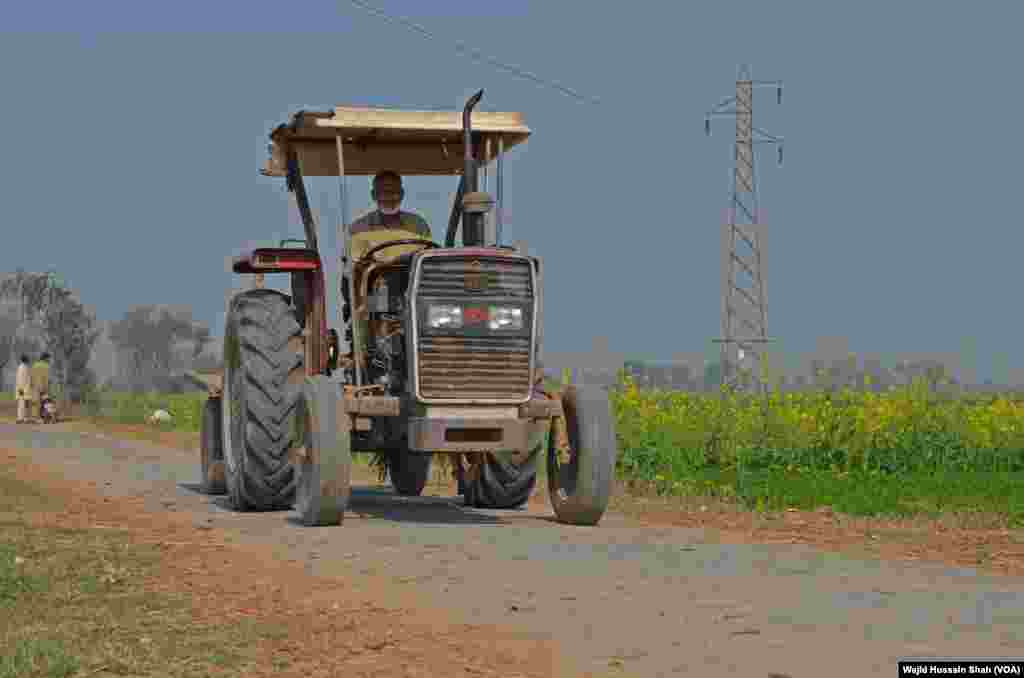 دیہات کے گھرانوں میں کھانا پکانے کے لئے لکڑیوں کا استعمال کیا جاتا ہے۔