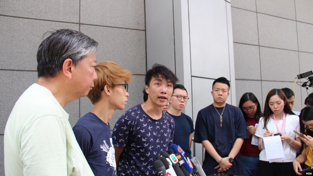 2019年6月20日上午民阵向警察总部递交投诉前会见传媒 （美国之音记者申华拍摄）