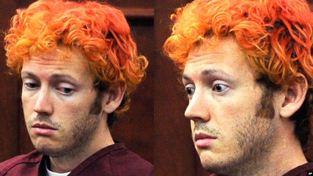 A James Holmes se le vio en corte con la misma mirada vaga y actitud aturdida de la vez anterior.