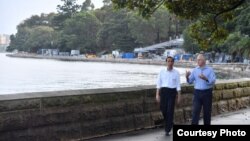 Presiden Joko Widodo dan PM Australia Malcolm Turnbull melakukan jalan pagi bersama di Royal Botanic Garden di Sydney, Minggu (26/2). (Foto: Setpres RI)