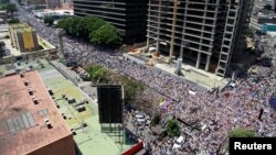 Supporters of Venezuelan opposition leader Juan Guaido, whom many nations have recognized as the country's rightful interim ruler, take part in a rally against Venezuelan President Nicolas Maduro's government in Caracas, April 6, 2019. 