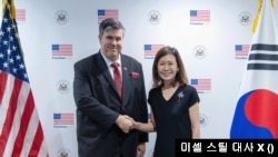 미셸 스틸 주한미국대사가 25일 소셜미디어를 통해 필립 라포르튠 주한 캐나다 대사와 만났다고 알렸다.