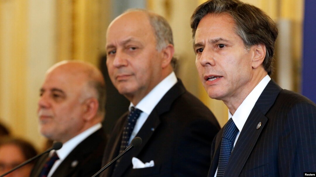 Dari kiri ke kana: PM Irak Haider al-Abadi, Menlu Perancis Laurent Fabius dan Wakil Menlu AS Antony Blinken dalam pertemuan di Paris, Perancis (2/6).