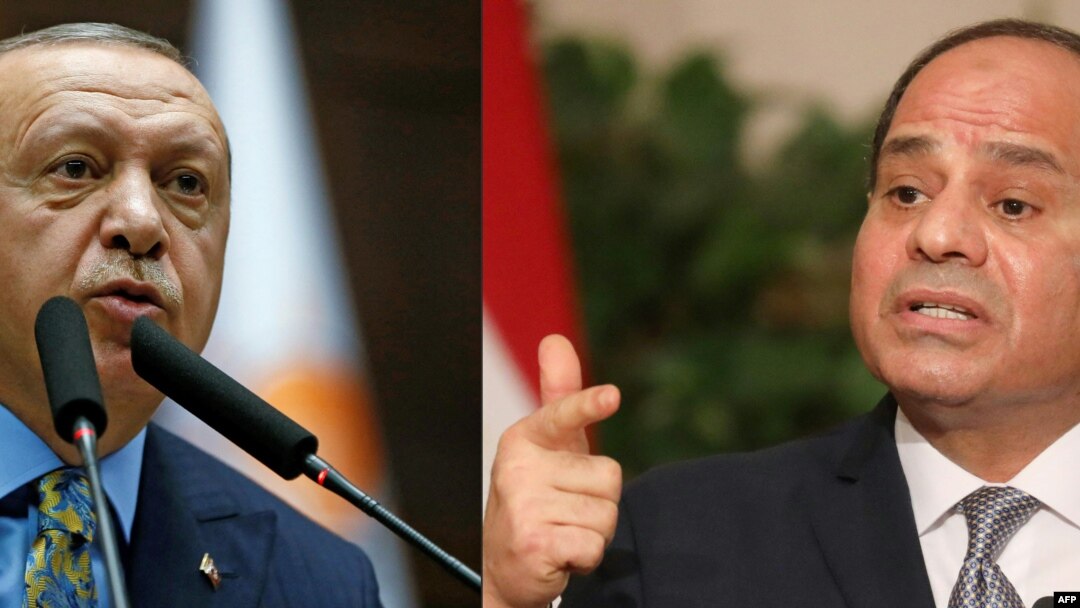 Foto kombinasi gambar yang dibuat pada 22 Juni 2020: Presiden Turki Recep Tayyip Erdogan dan Presiden Mesir Abdel Fattah al-Sisi (kanan). (Foto: Kayhan Ozer dan Ludovic Marin/berbagai sumber / AFP)