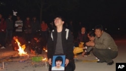 “我爸是李刚”飙车案受害人家属哭送陈晓风