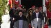 El presidente de Irán, Ebrahim Raisi, a la izquierda, con el presidente de Venezuela, Nicolás Maduro, cuando llegan al palacio presidencial de Miraflores en Caracas, Venezuela, el lunes 12 de junio de 2023. (Foto AP/Ariana Cubillos)