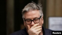 Aktor Alec Baldwin meninggalkan pengadilan di wilayah Manhattan, New York City, New York, AS, 23 Januari 2019. Penyelidikan atas insiden penembakan yang melibatkan aktor Alec Baldwin terus berlanjut. (Foto: REUTERS/Carlo Allegri)