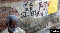 Des messages pour protester contre les viols sur enfants en Inde, à Kochi, le 16 avril 2018.