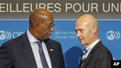 Direktur Jendral WTO (World Trade Organisation) Pascal Lamy (Kanan) dan Duta Perdagangan AS Ron Kirk (Foto: dok).