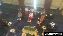 Pemimpin pemerintah de facto Aung San Suu Kyi dan para pemimpim UNFC dalam diskusi terkait perjanjian damai di NRPC, Rangoon. (Photo Credit to Min Zaw Oo)